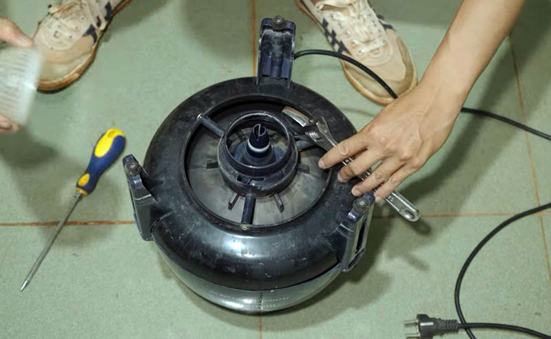 Máy phun sương con gà