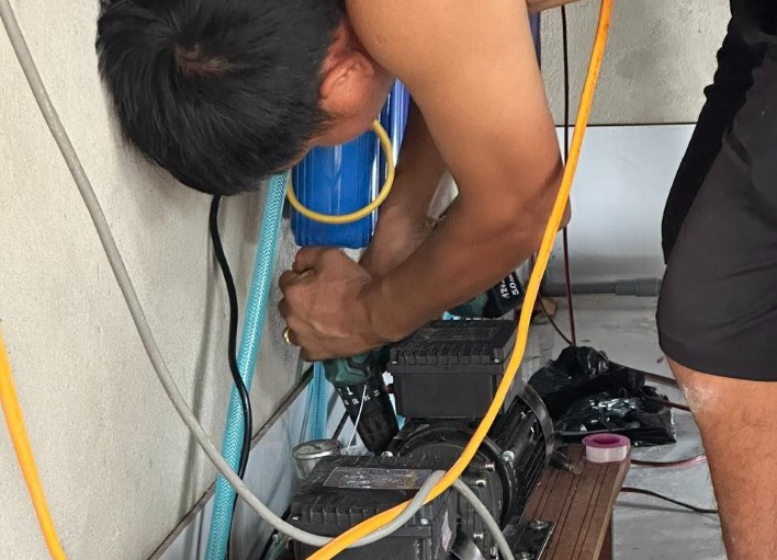 Đưa hết thiết bị về phòng máy vận hành là thuận lợi nhất.